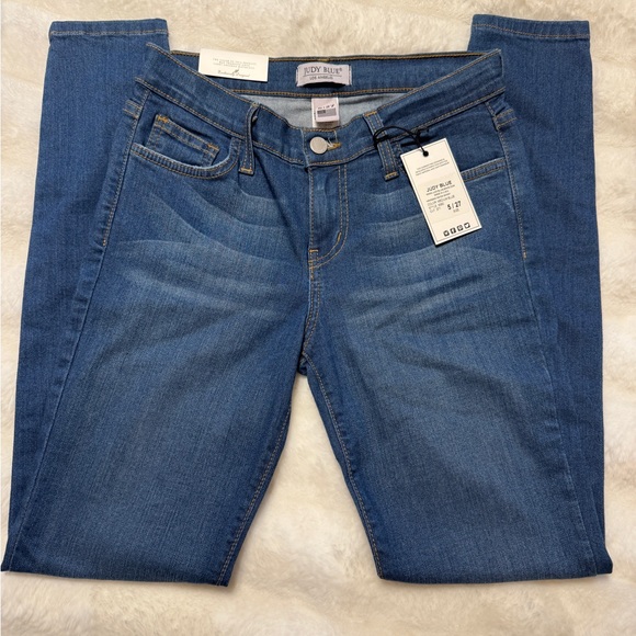 Judy Blue Classic Blue Jeans - Picture 1 of 6